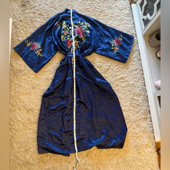 Elegant Blue Embroidered Kimono Robe - Picture 7 of 7